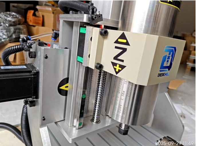 Фото Мини фрезерный станок с ЧПУ DeskMill 3040 1500W