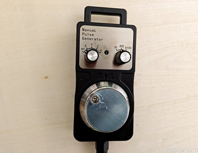 Фото Мини фрезерный станок с ЧПУ DeskMill 3040 1500W