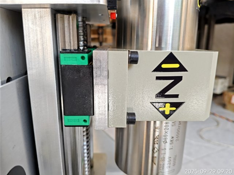 Фото Настольный фрезерный станок с ЧПУ DeskMill 4060 1500W