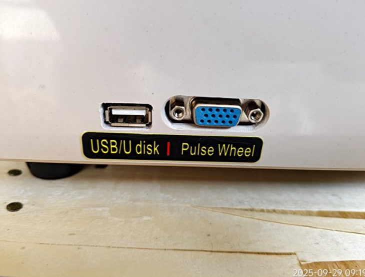 Фото Мини фрезерный станок с ЧПУ DeskMill 3040 1500W